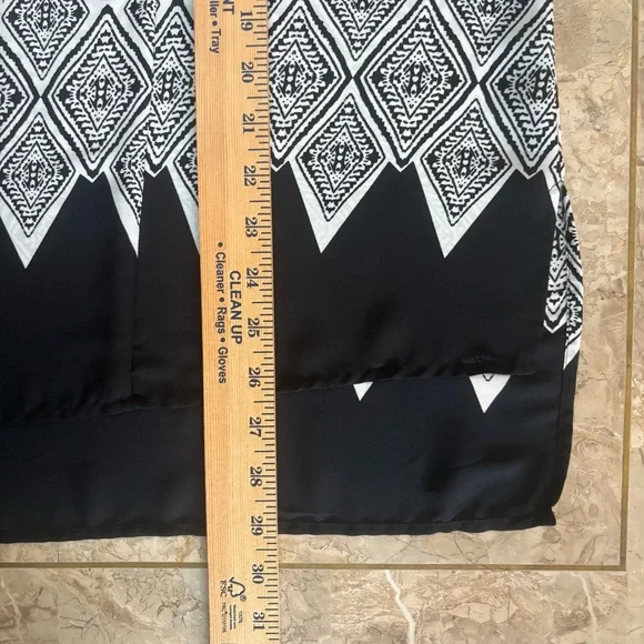 Chico’s Black & White Geo Print Tunic Top Size 2 (L) – Modern Boho Chic - Picture 8 of 8